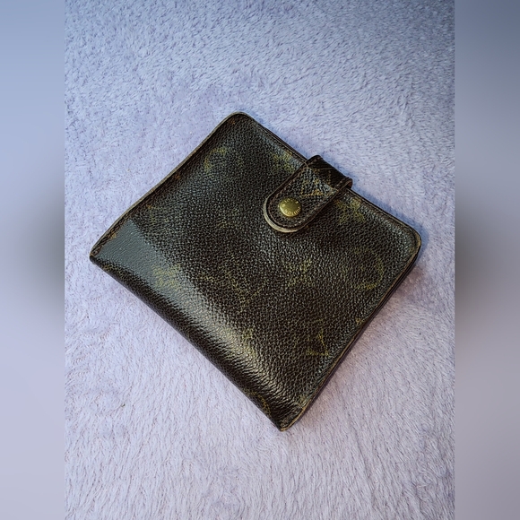 Authentic Louis Vuitton Monogram Compact Zippy - Picture 5 of 15